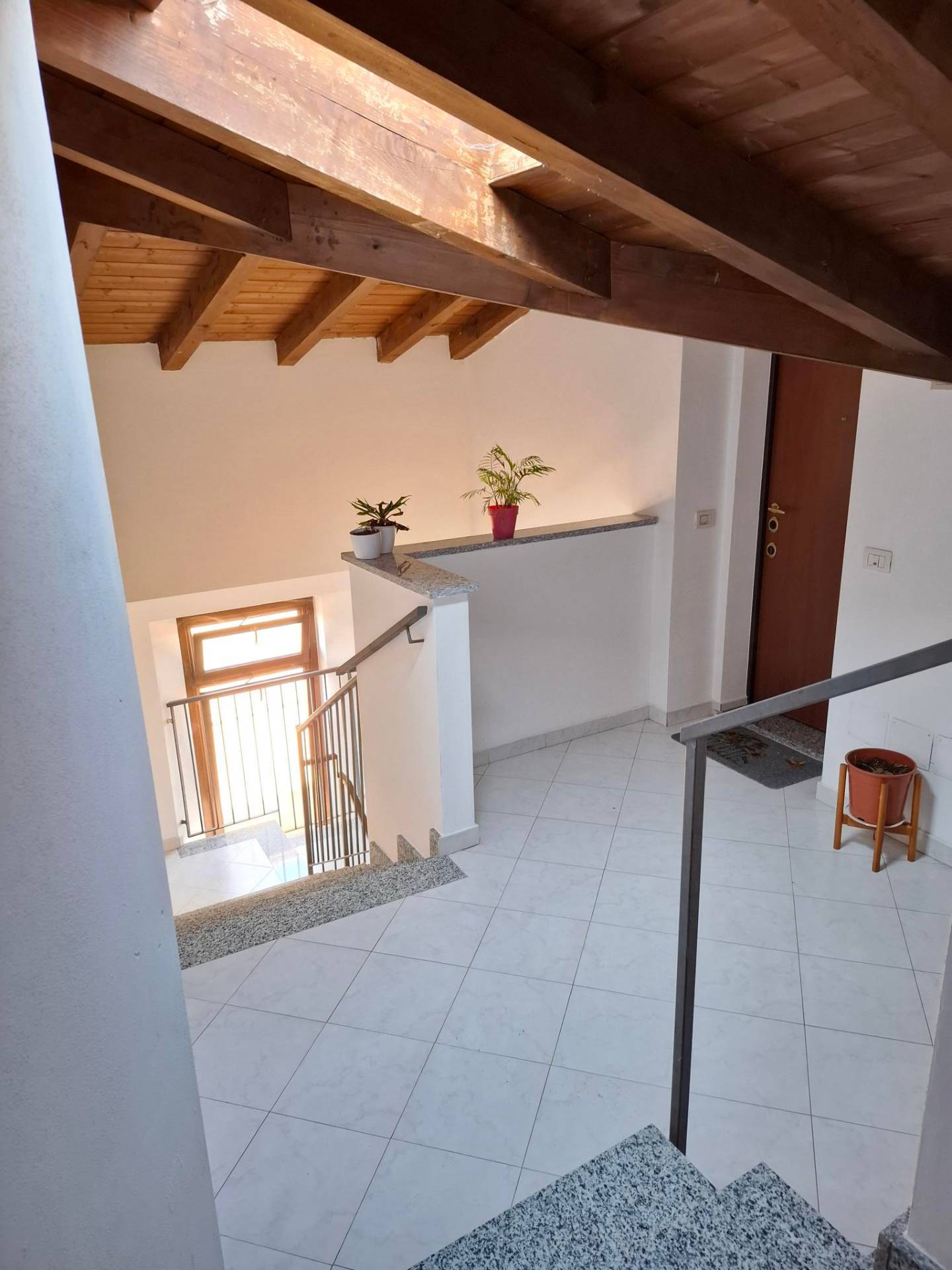 Appartamento in vendita a Lonate Ceppino