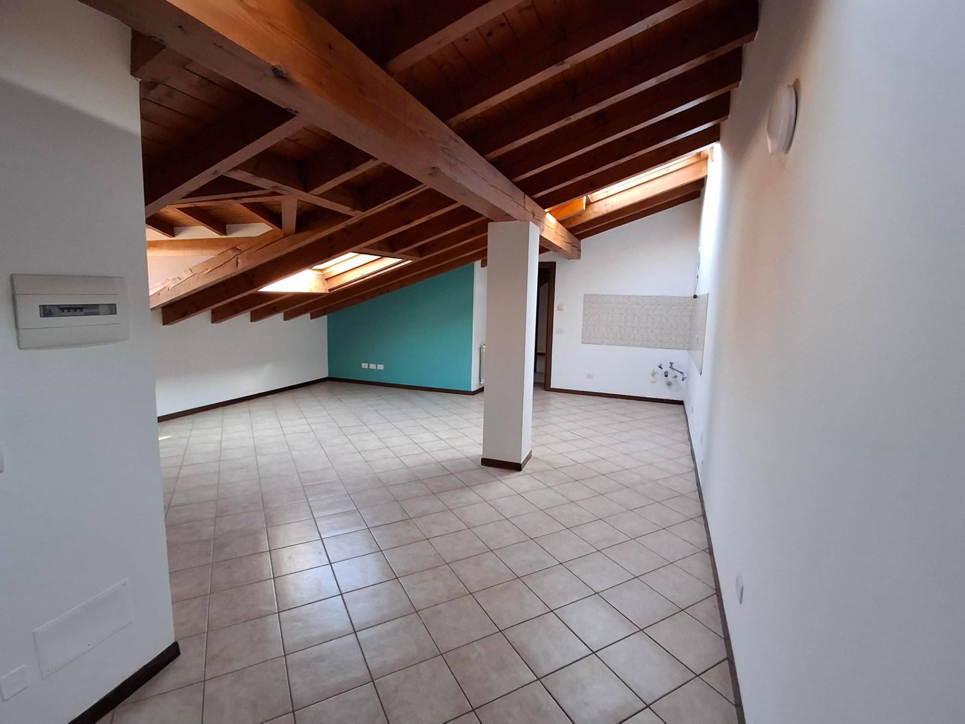 Appartamento in vendita a Lonate Ceppino