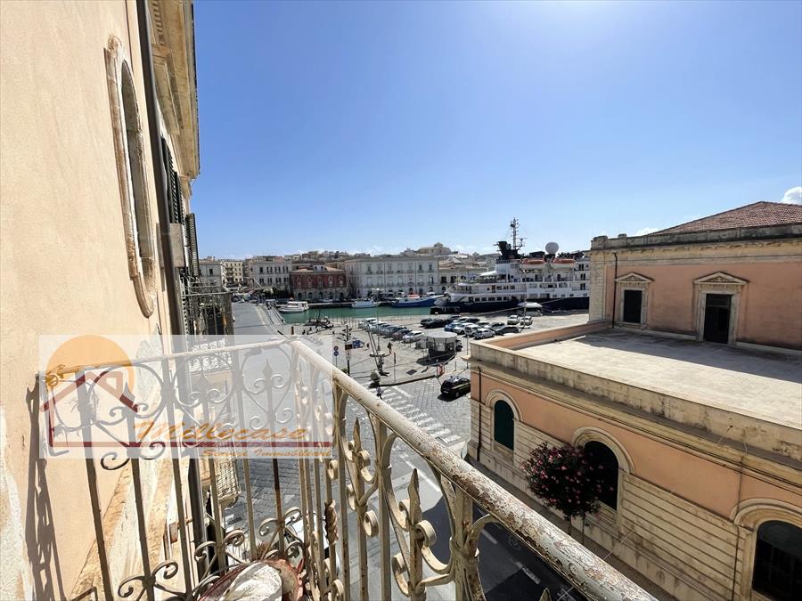 Quadrilocale vista mare in ortigia, Siracusa