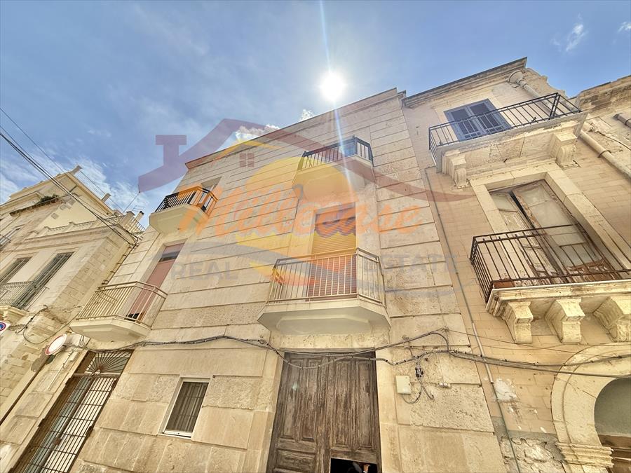 Quadrilocale da ristrutturare in via vittorio veneto, Siracusa