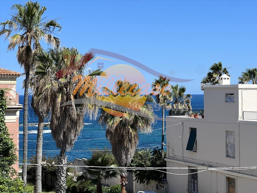 Quadrilocale vista mare in via riviera dionisio il grande 100, Siracusa