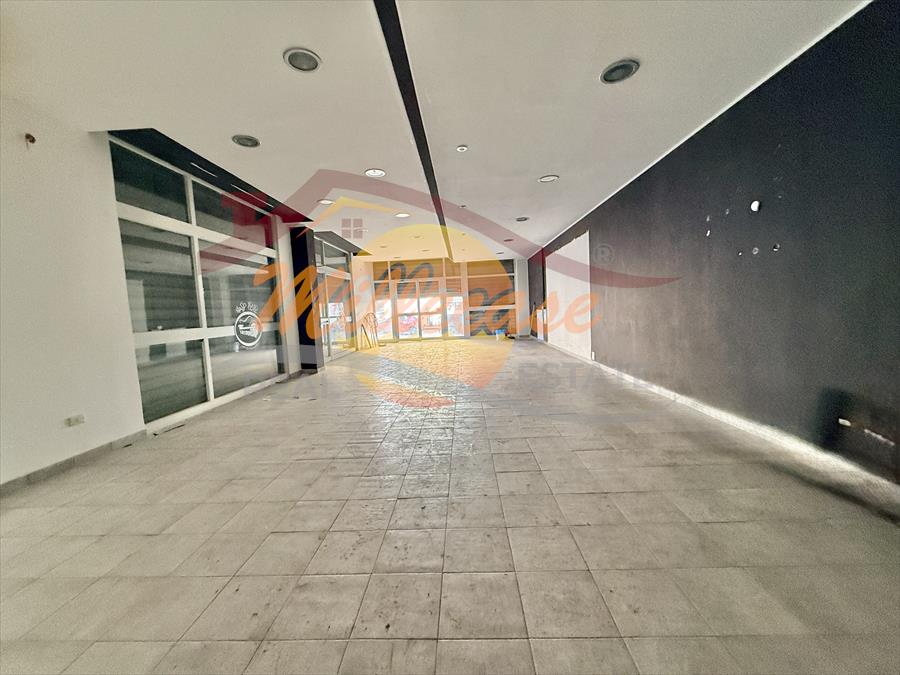 Locale commerciale in vendita in viale zecchino, Siracusa