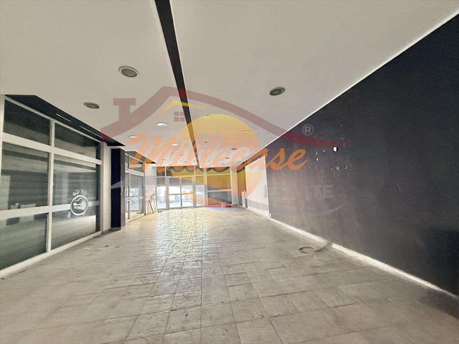 Locale commerciale in vendita in viale zecchino, Siracusa