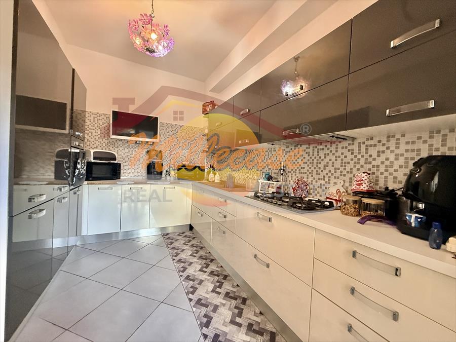 Trilocale ristrutturato in viale tica 167, Siracusa