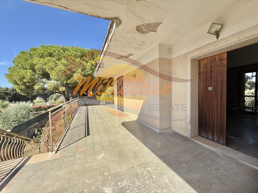 Villa con giardino in via mar di bering, Siracusa