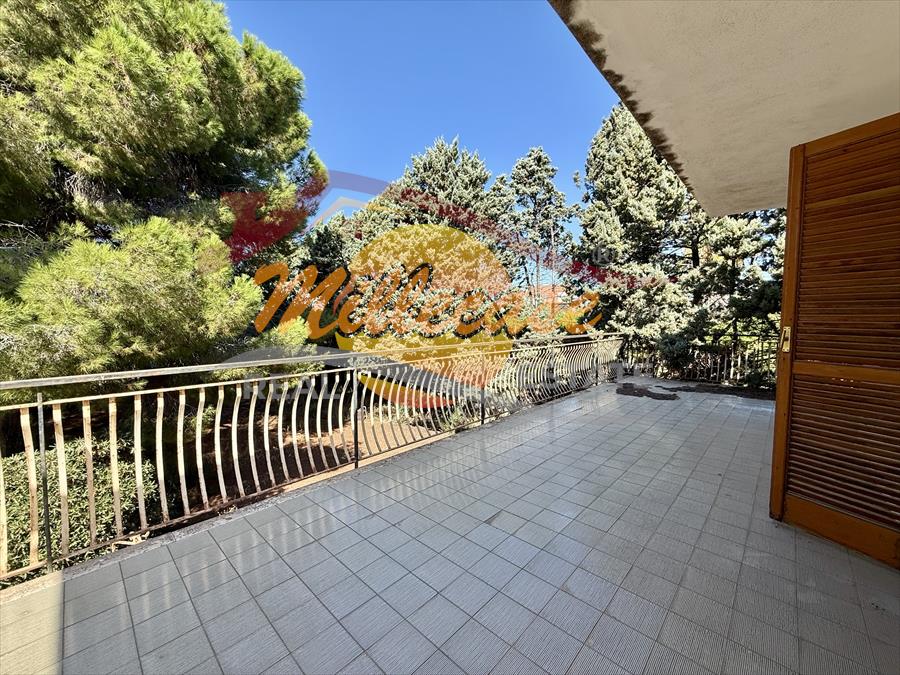 Villa con giardino in via mar di bering, Siracusa