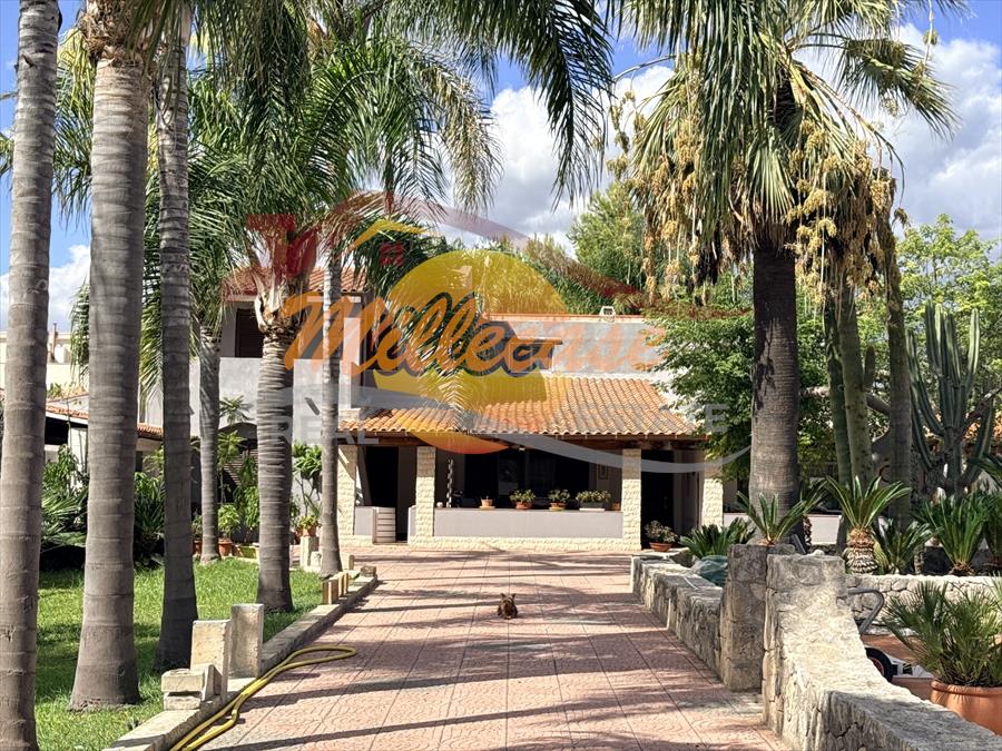 Villa con giardino in via lido sacramento, Siracusa