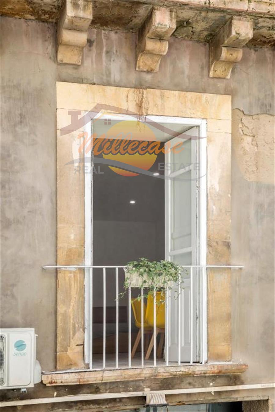 Bilocale ristrutturato in via landolina, Siracusa