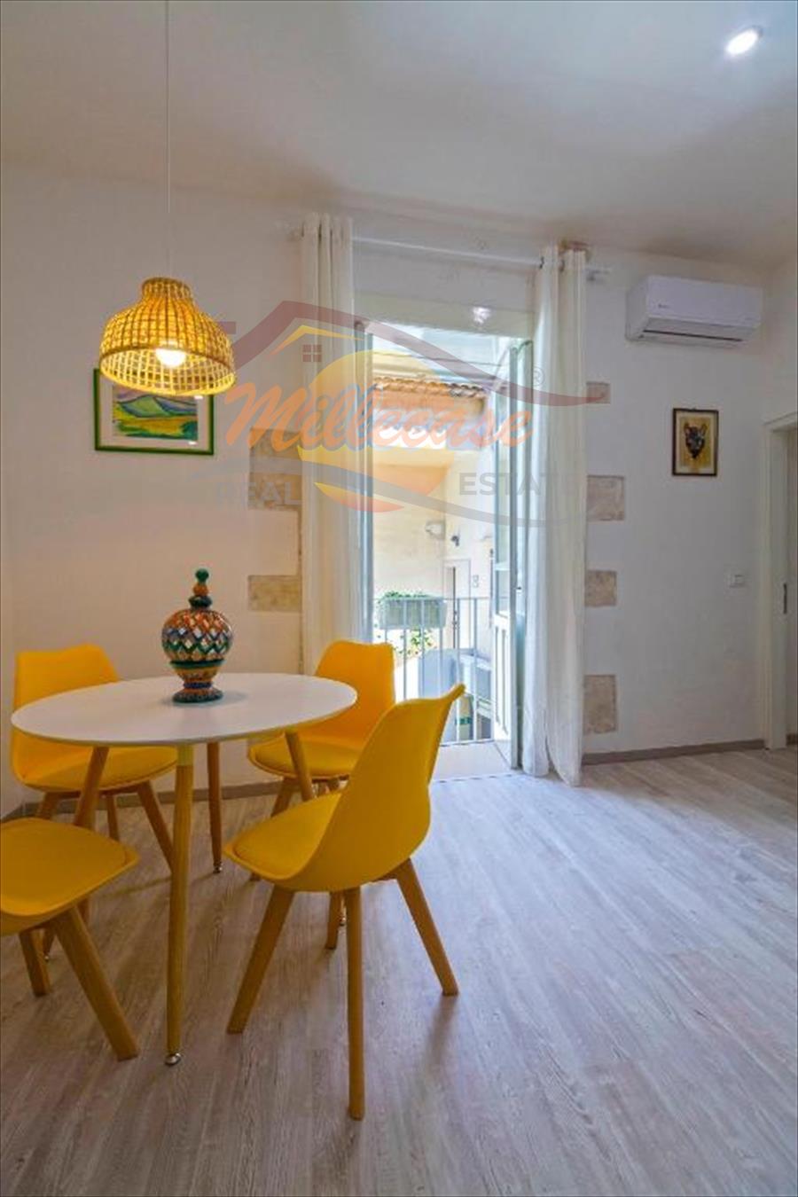 Bilocale ristrutturato in via landolina, Siracusa