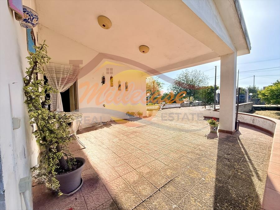 Villa con giardino in tivoli, Siracusa