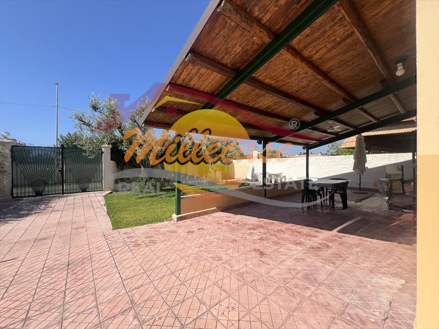 Villa con giardino, Siracusa fanusa