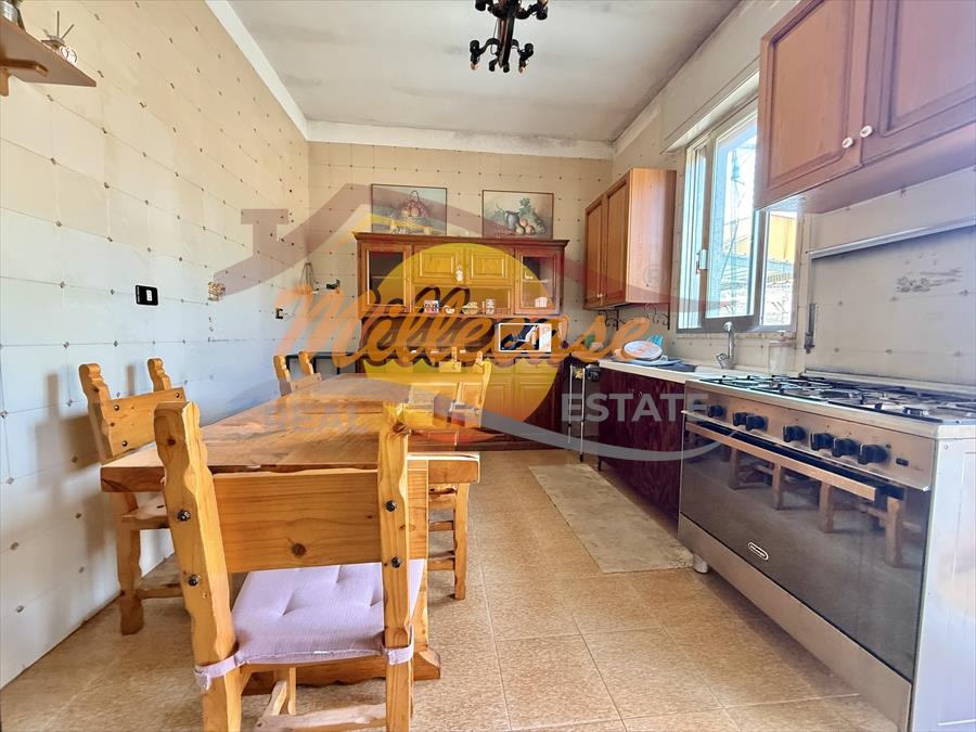 Villa con giardino in viale garrone, Siracusa