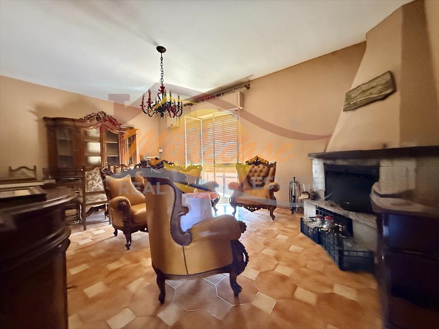 Villa con giardino in viale garrone, Siracusa