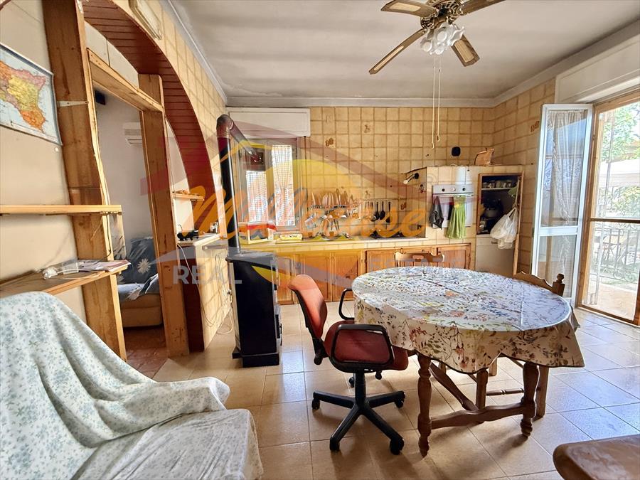 Villa con giardino in viale garrone, Siracusa