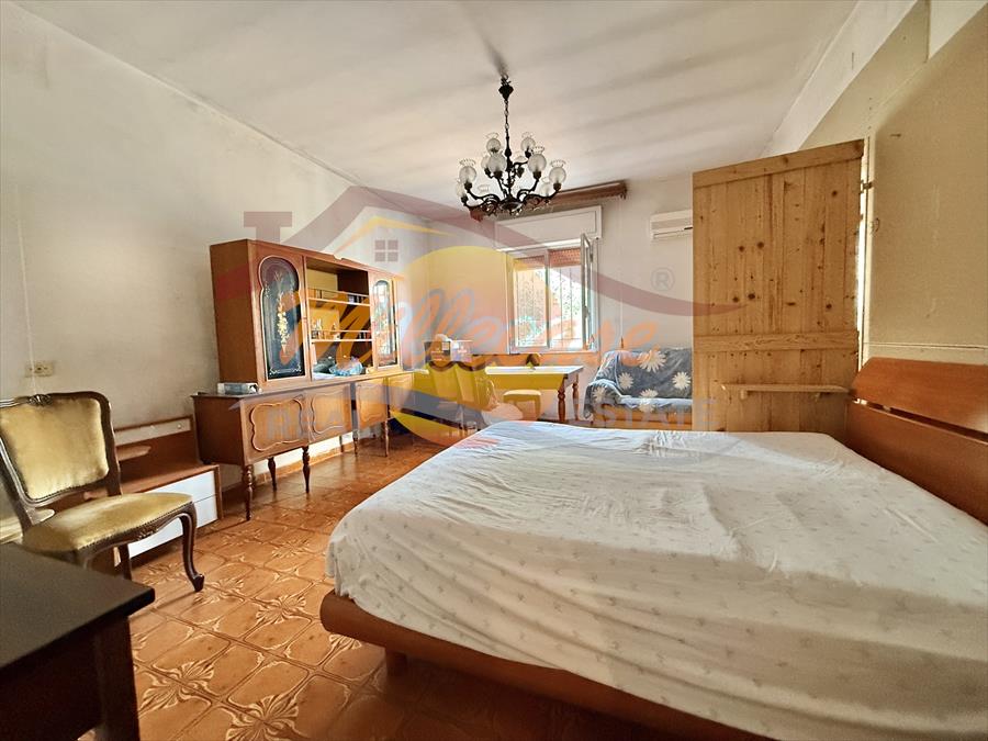 Villa con giardino in viale garrone, Siracusa
