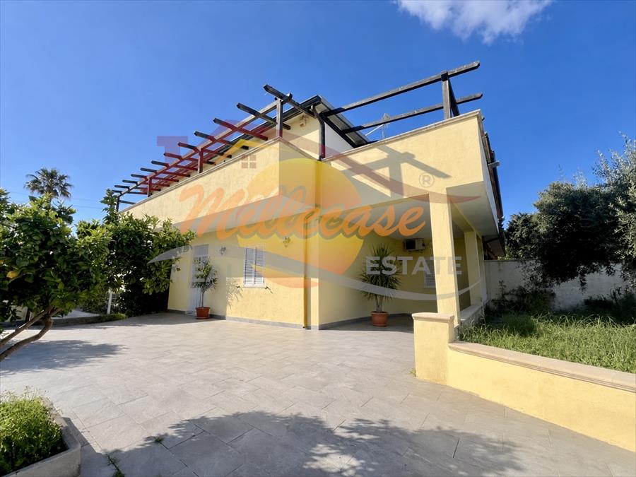 Villa con box in via elorina, Siracusa