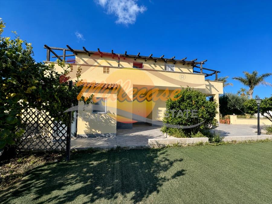 Villa con box in via elorina, Siracusa