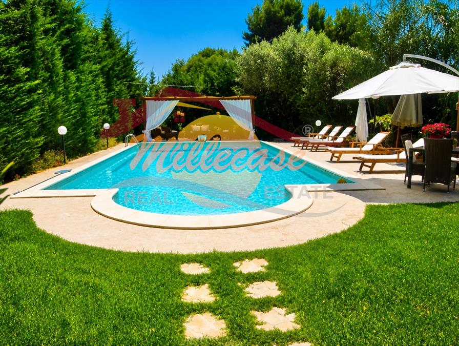 Villa con giardino in tremmilia, Siracusa