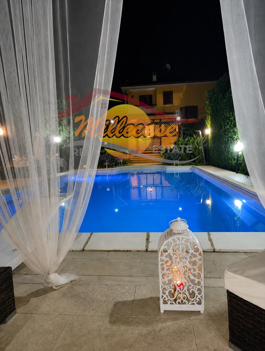 Villa con giardino in tremmilia, Siracusa