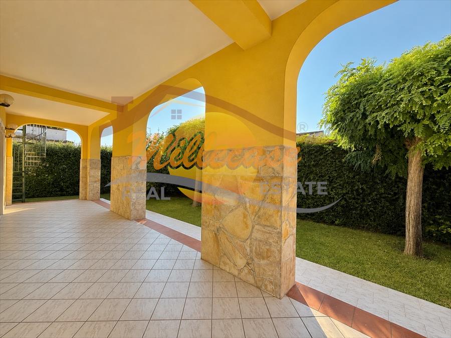 Villa con giardino, Siracusa fontane bianche