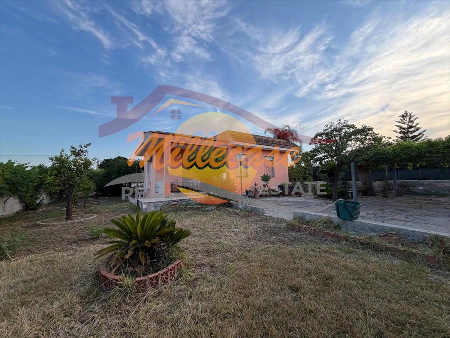 Villa con giardino in traversa pozzo di mazza, Siracusa