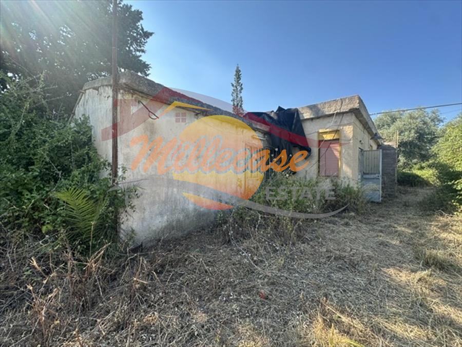 Villa con giardino in via san giovanni bosco 12, Siracusa