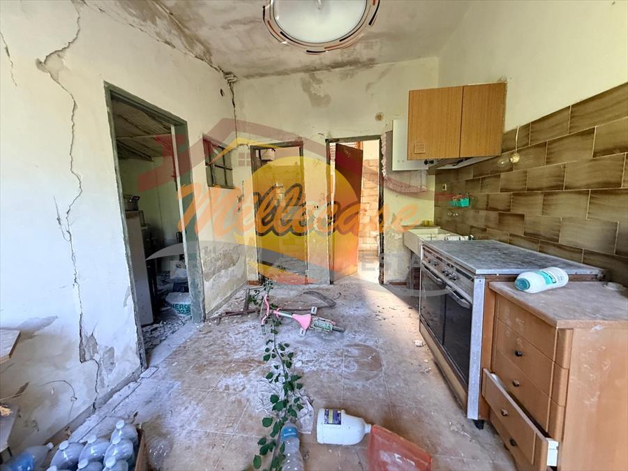 Villa con giardino in via san giovanni bosco 12, Siracusa