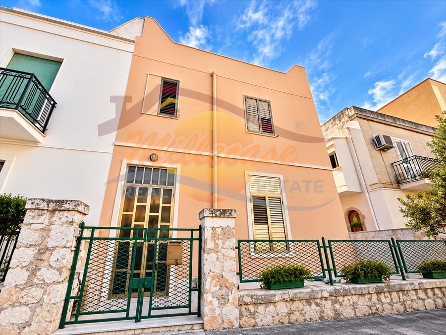 Casa indipendente da ristrutturare in via specchi, Siracusa