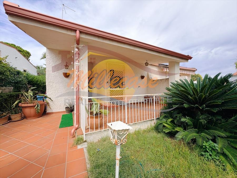 Villa con giardino, Siracusa fontane bianche