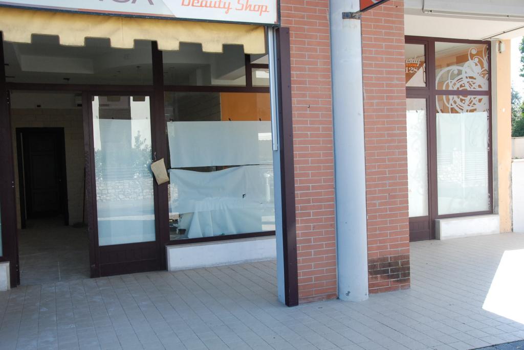 Locale commerciale in affitto a Pisa, 1 TIRRENIA