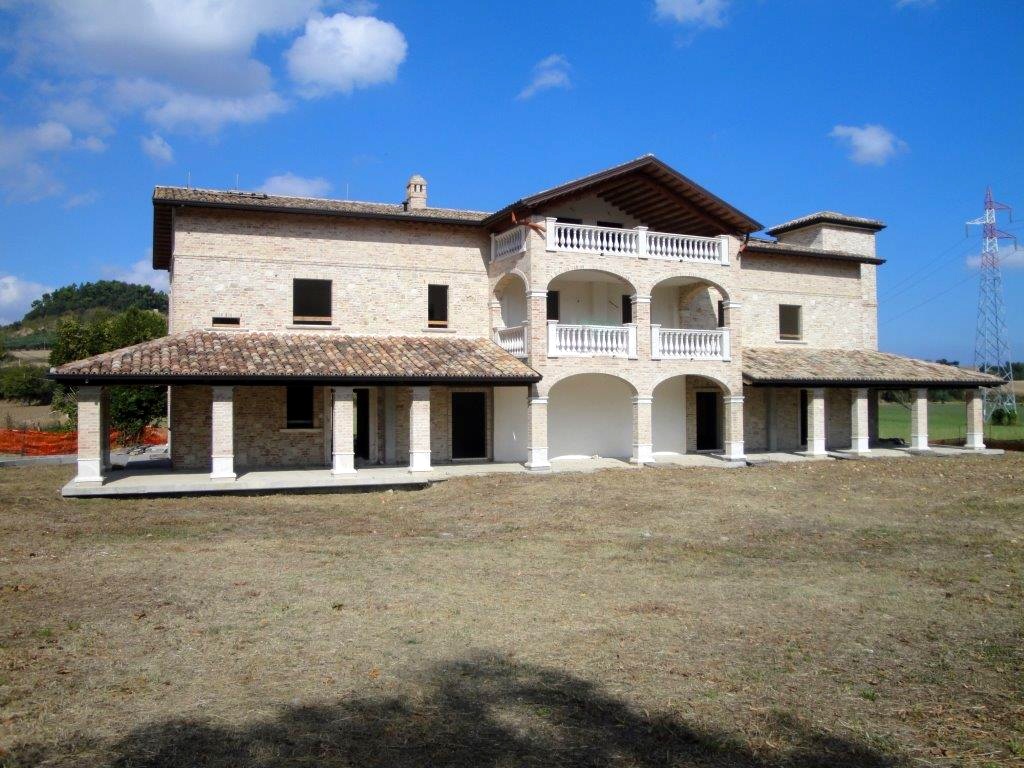 CASA COLONICA in vendita a Folignano