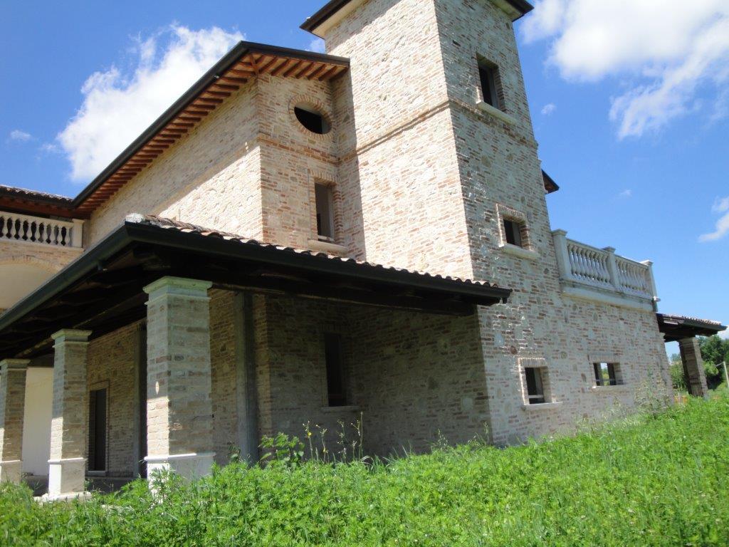 CASA COLONICA in vendita a Folignano