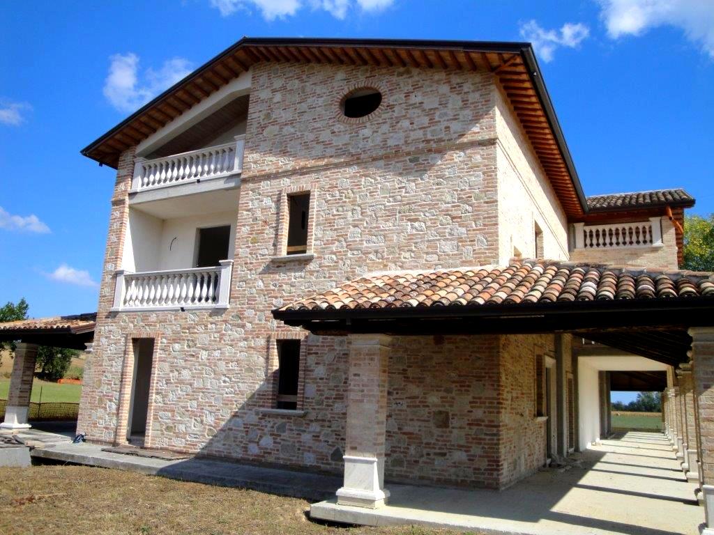 CASA COLONICA in vendita a Folignano