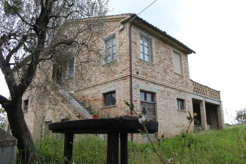 CASA COLONICA in vendita a Monsampolo del Tronto