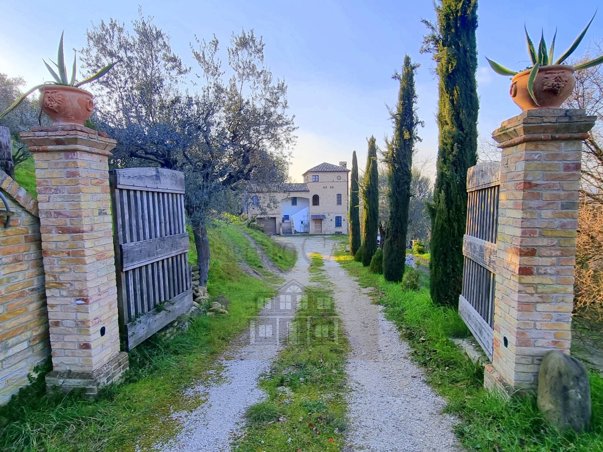 CASA COLONICA in vendita a Controguerra