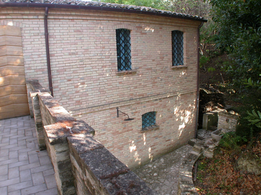 CASA COLONICA in vendita a Controguerra