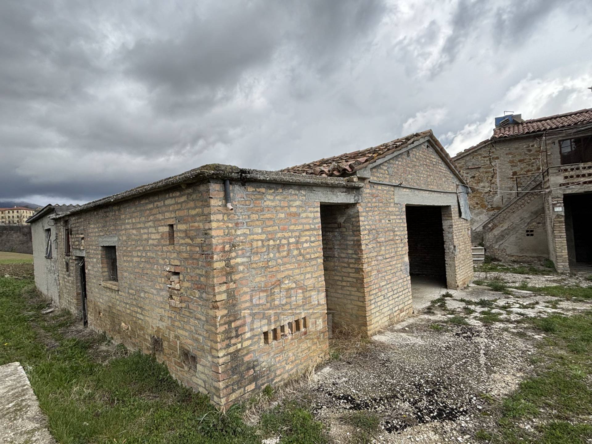 CASA COLONICA in vendita a Campli