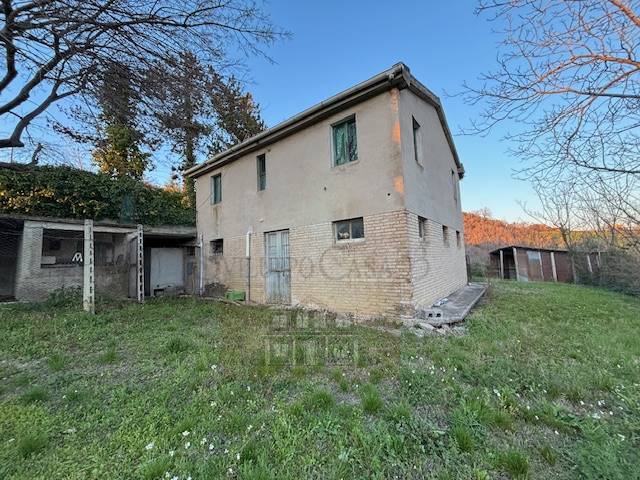 CASA COLONICA in vendita a Carassai