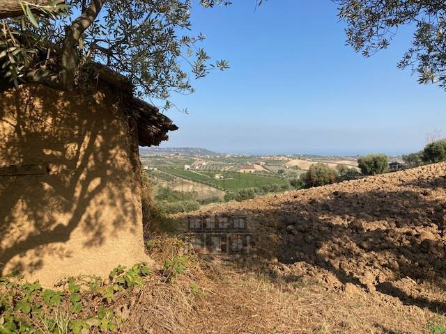 CASA COLONICA in vendita a Controguerra