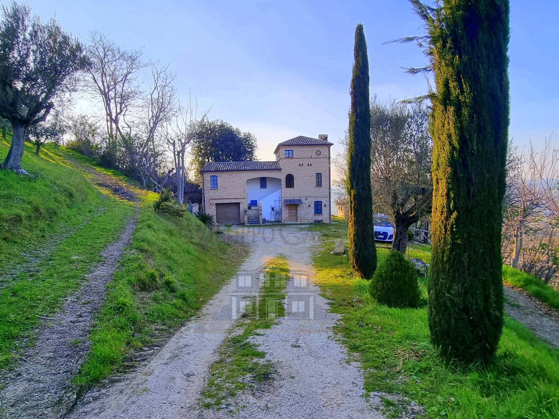 CASA COLONICA in vendita a Controguerra