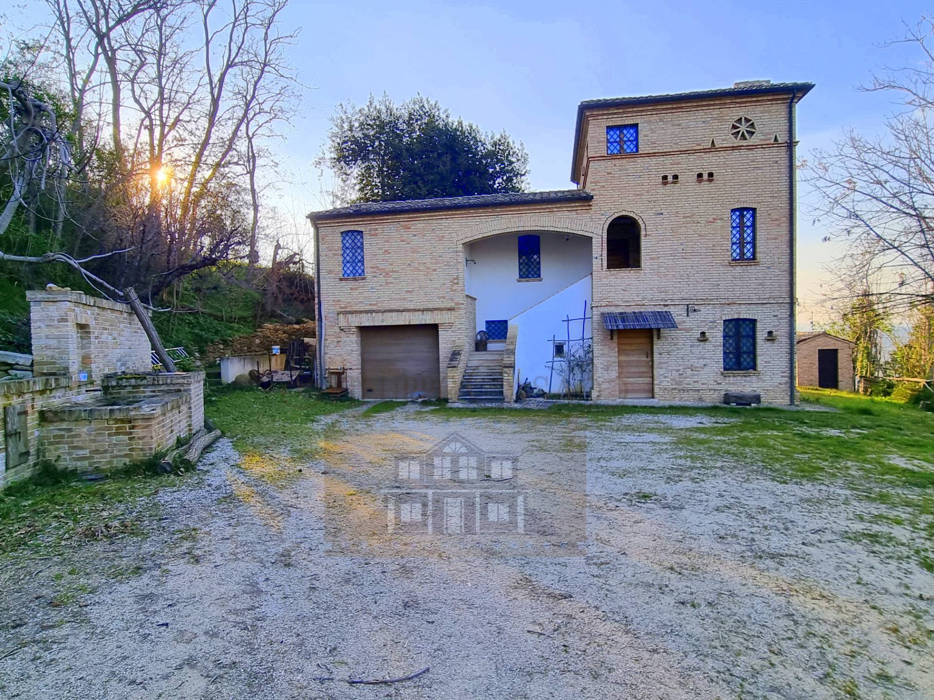 CASA COLONICA in vendita a Controguerra