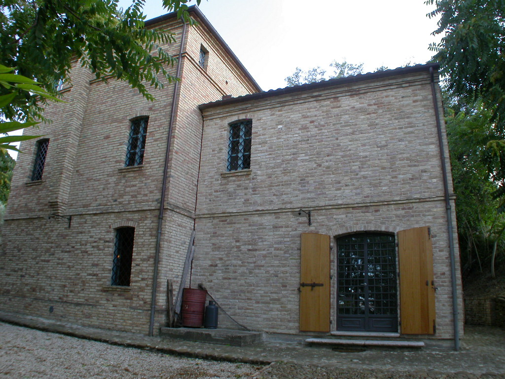 CASA COLONICA in vendita a Controguerra