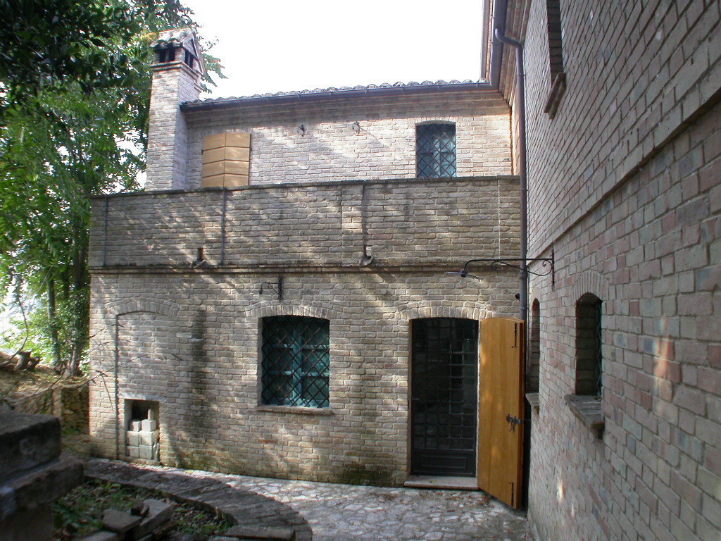 CASA COLONICA in vendita a Controguerra