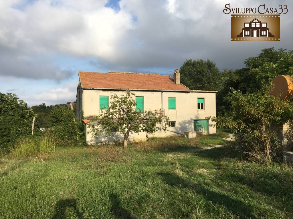 CASA COLONICA in vendita a Rotella