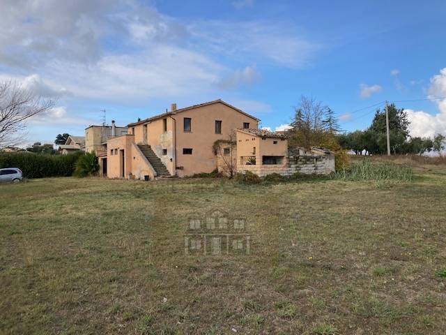 CASA COLONICA in vendita a Controguerra