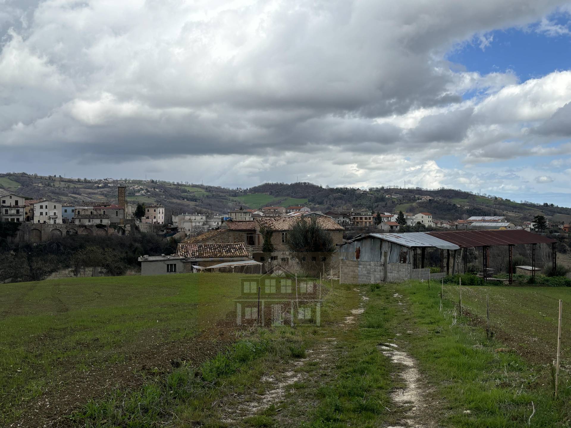 CASA COLONICA in vendita a Campli
