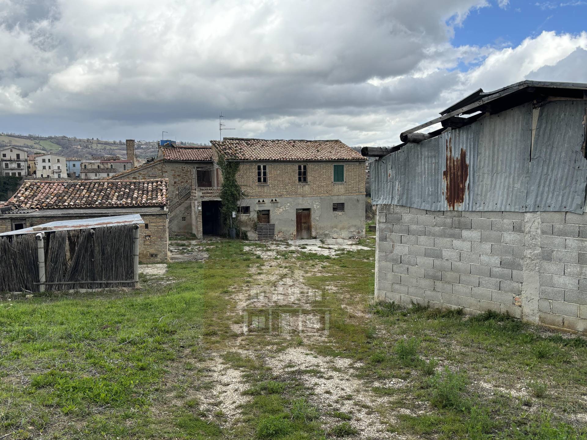 CASA COLONICA in vendita a Campli