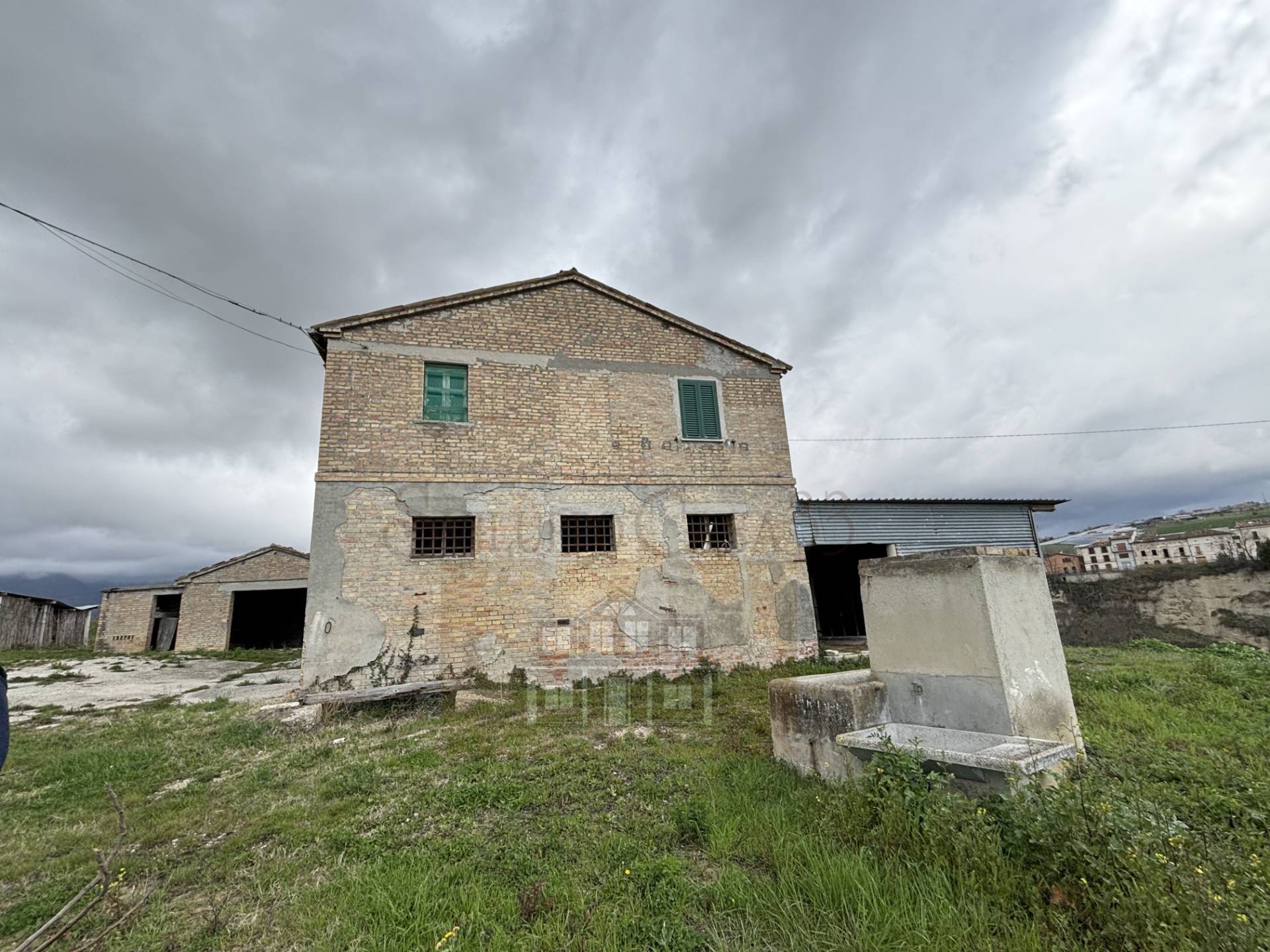 CASA COLONICA in vendita a Campli