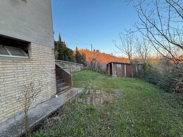 CASA COLONICA in vendita a Carassai