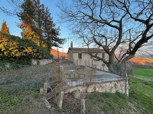 CASA COLONICA in vendita a Carassai